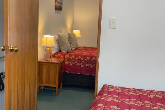 1 Bedroom Family Unit single beds